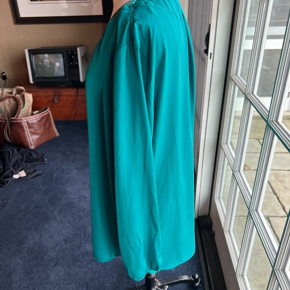 NWT Apt 9 v-neck blouse with rhinestones. Elastic sleeves. Hunter green. Size XL - Picture 2 of 10